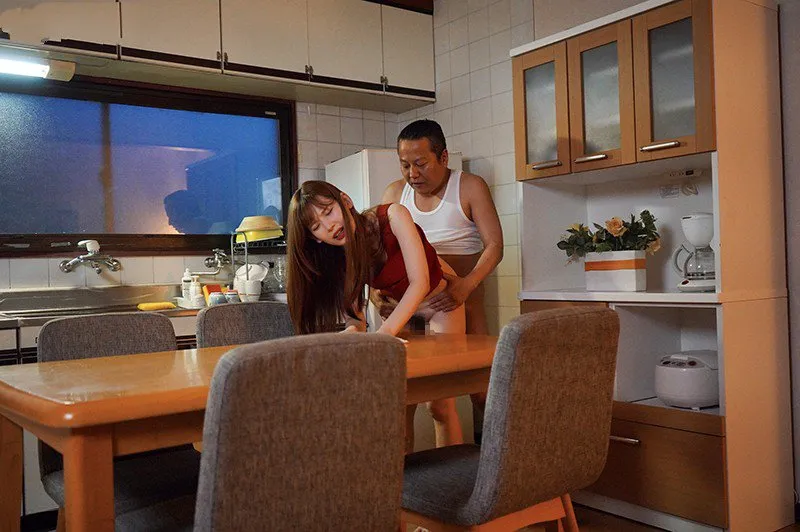 Tiểu thư bị gã chồng mới của mẹ xxx mỗi ngày, cho dù đã có người yêu